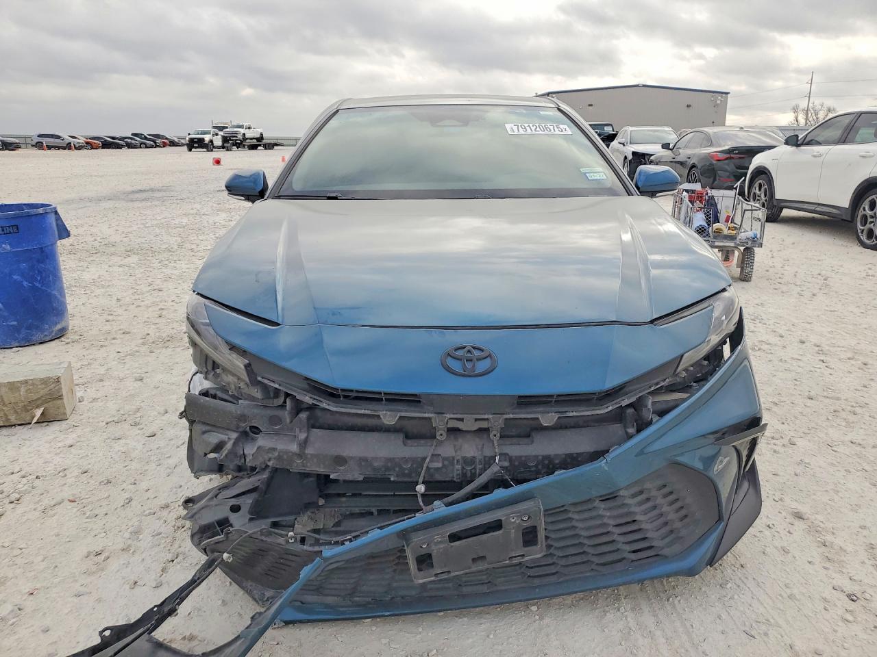 2025 TOYOTA CAMRY SE photo 5
