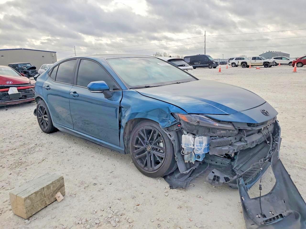 2025 TOYOTA CAMRY SE photo 4