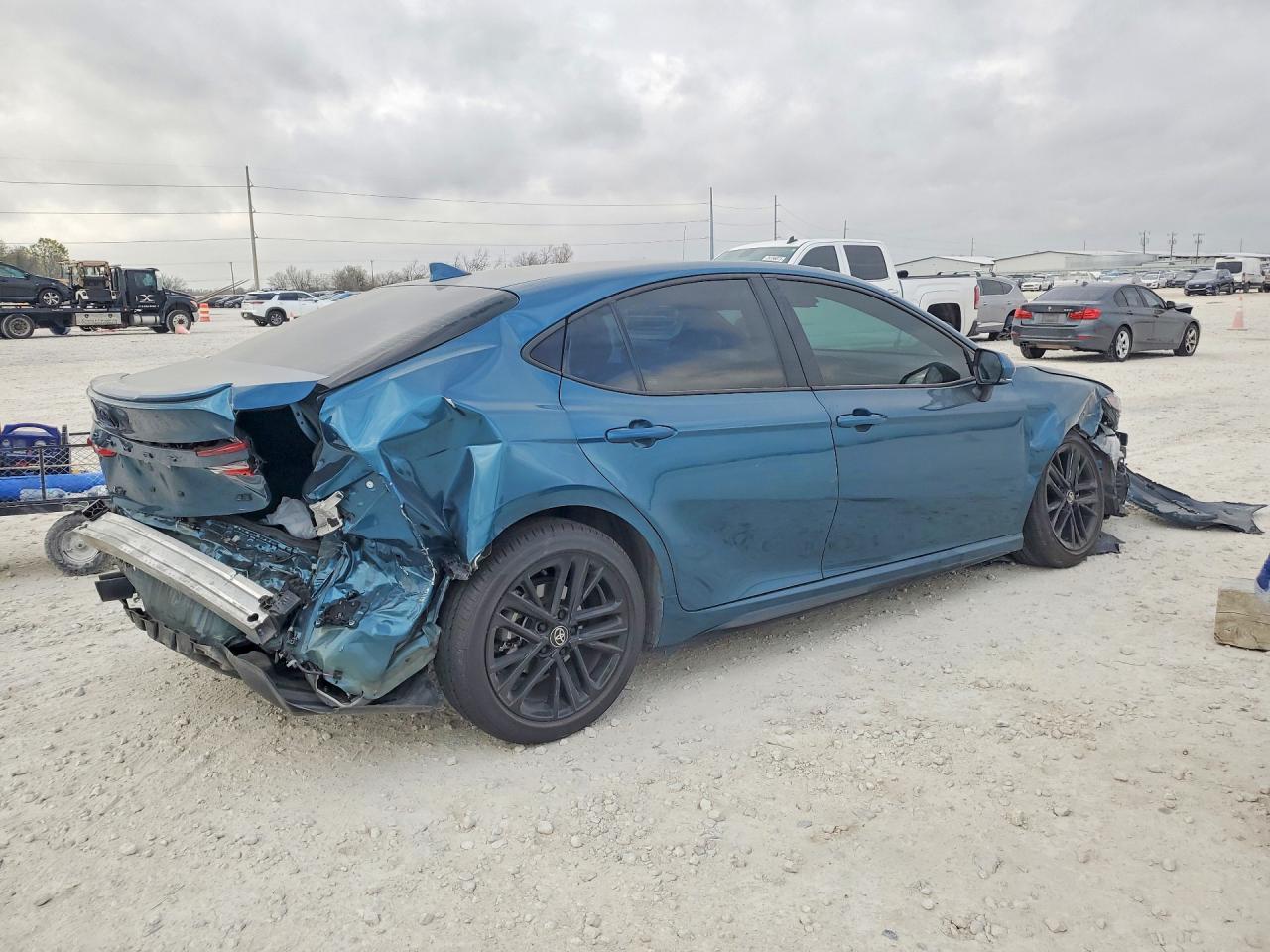 2025 TOYOTA CAMRY SE photo 3