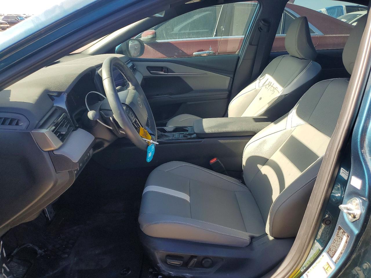 2025 TOYOTA CAMRY SE photo 7