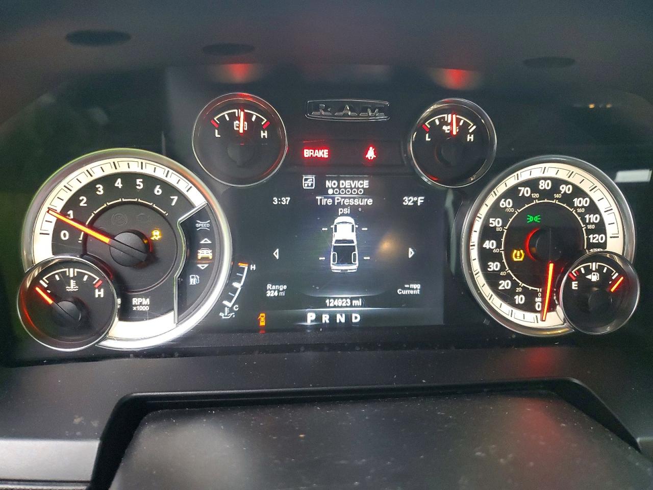 2015 RAM 1500 SPORT photo 17