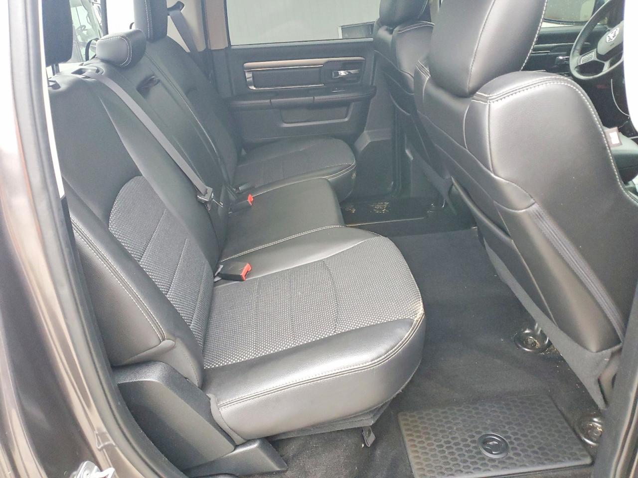 2015 RAM 1500 SPORT photo 19