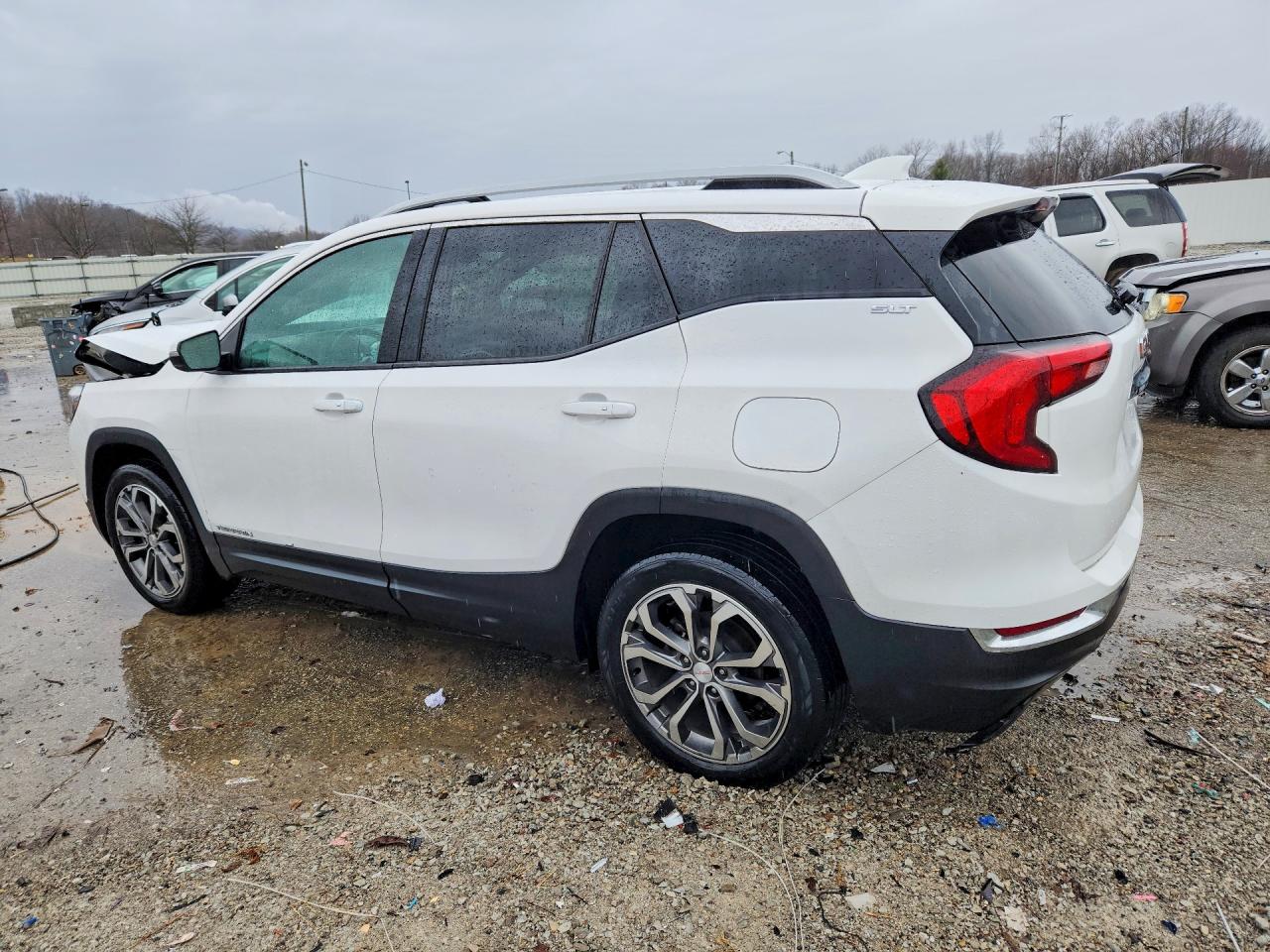 2019 GMC TERRAIN SLT photo 2