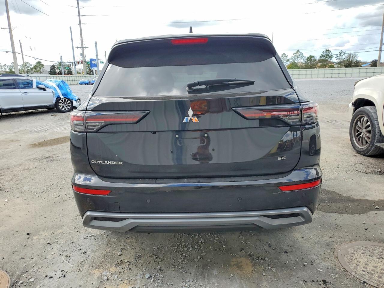 2025 MITSUBISHI OUTLANDER SE photo 11