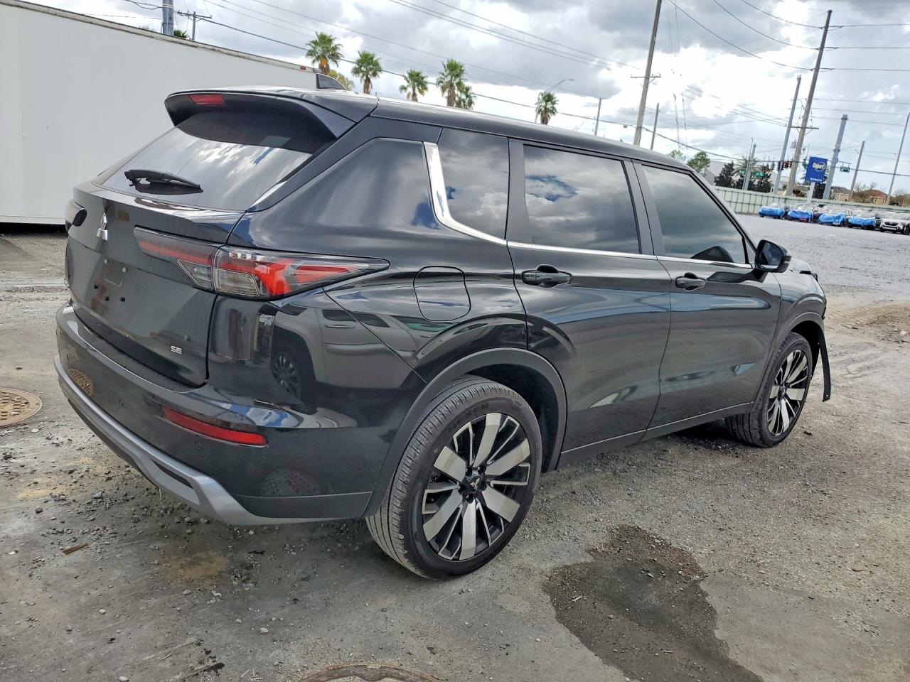 2025 MITSUBISHI OUTLANDER SE photo 5