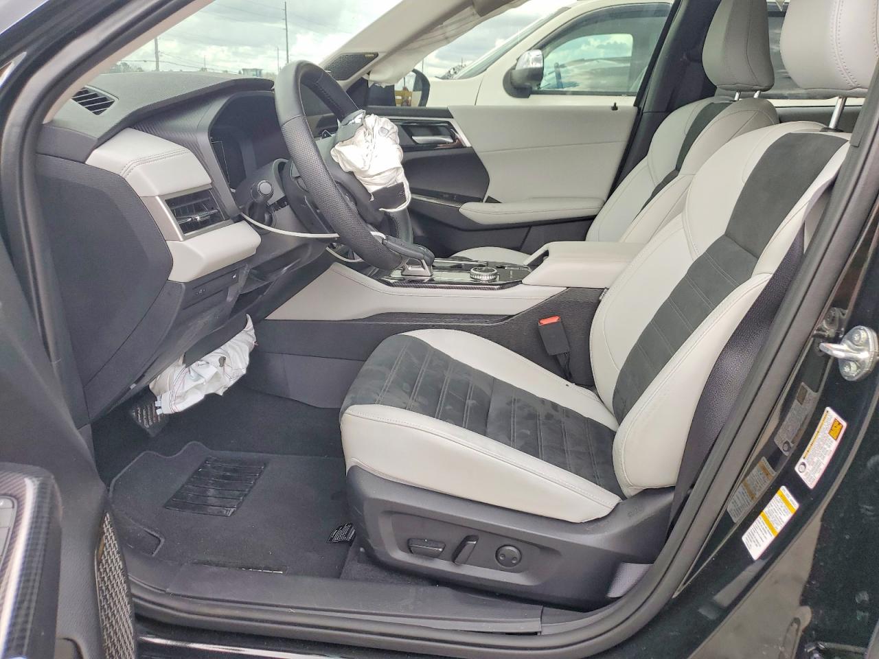 2025 MITSUBISHI OUTLANDER SE photo 13