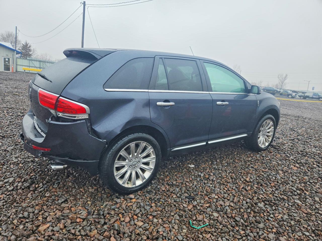 2014 LINCOLN TOWNHOUSE MKX photo 3