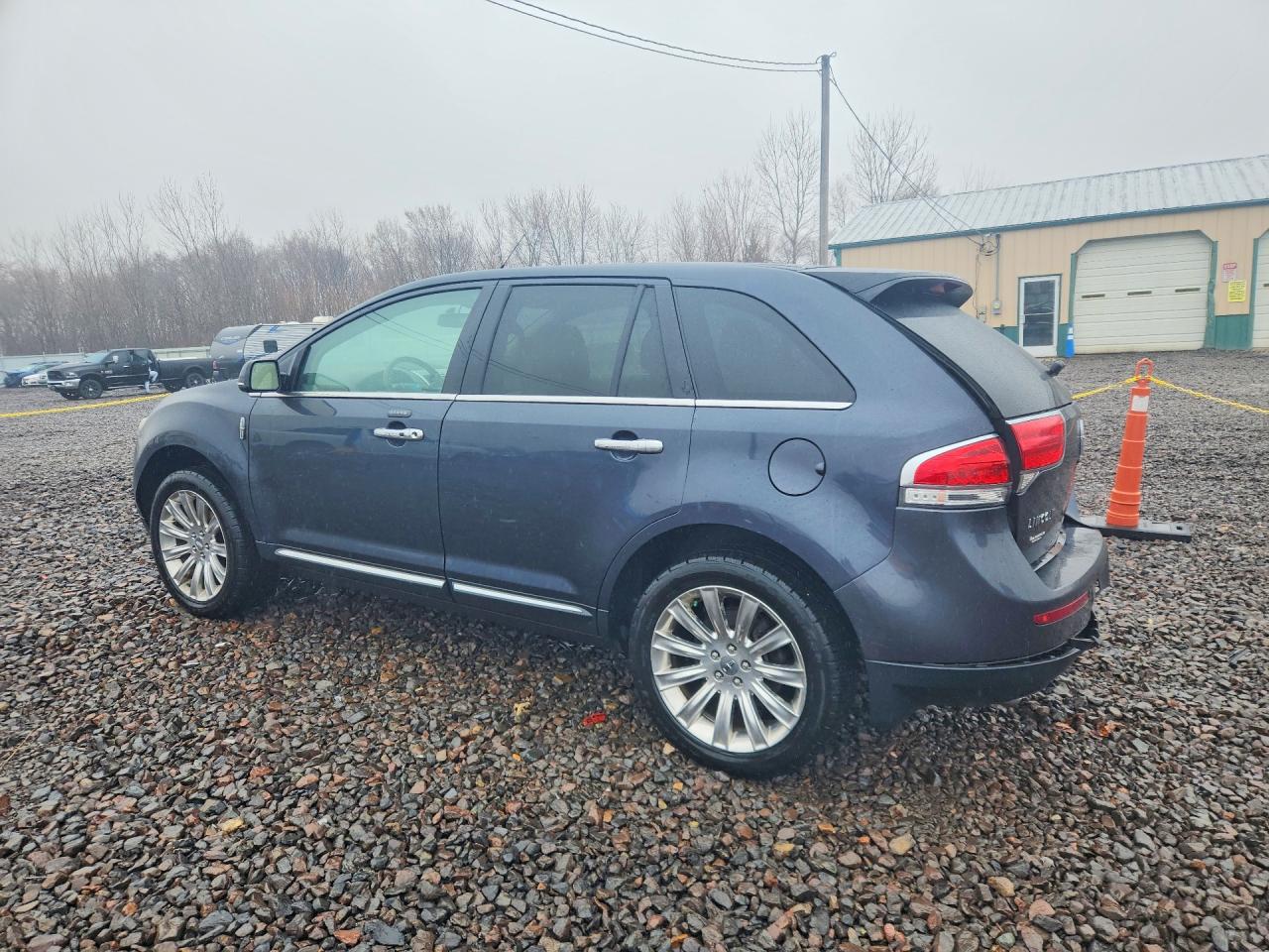 2014 LINCOLN TOWNHOUSE MKX photo 2