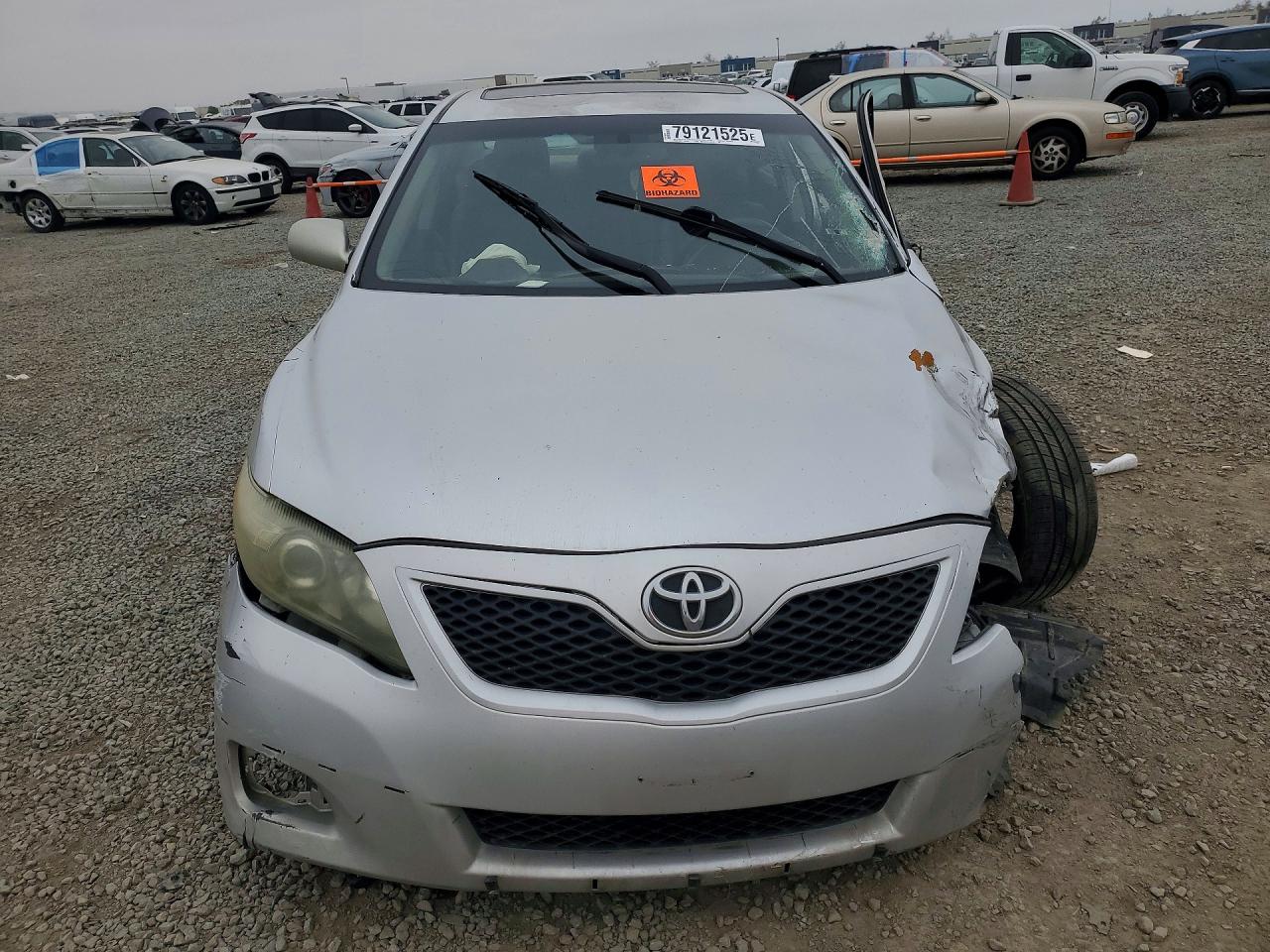 2011 TOYOTA CAMRY photo 5