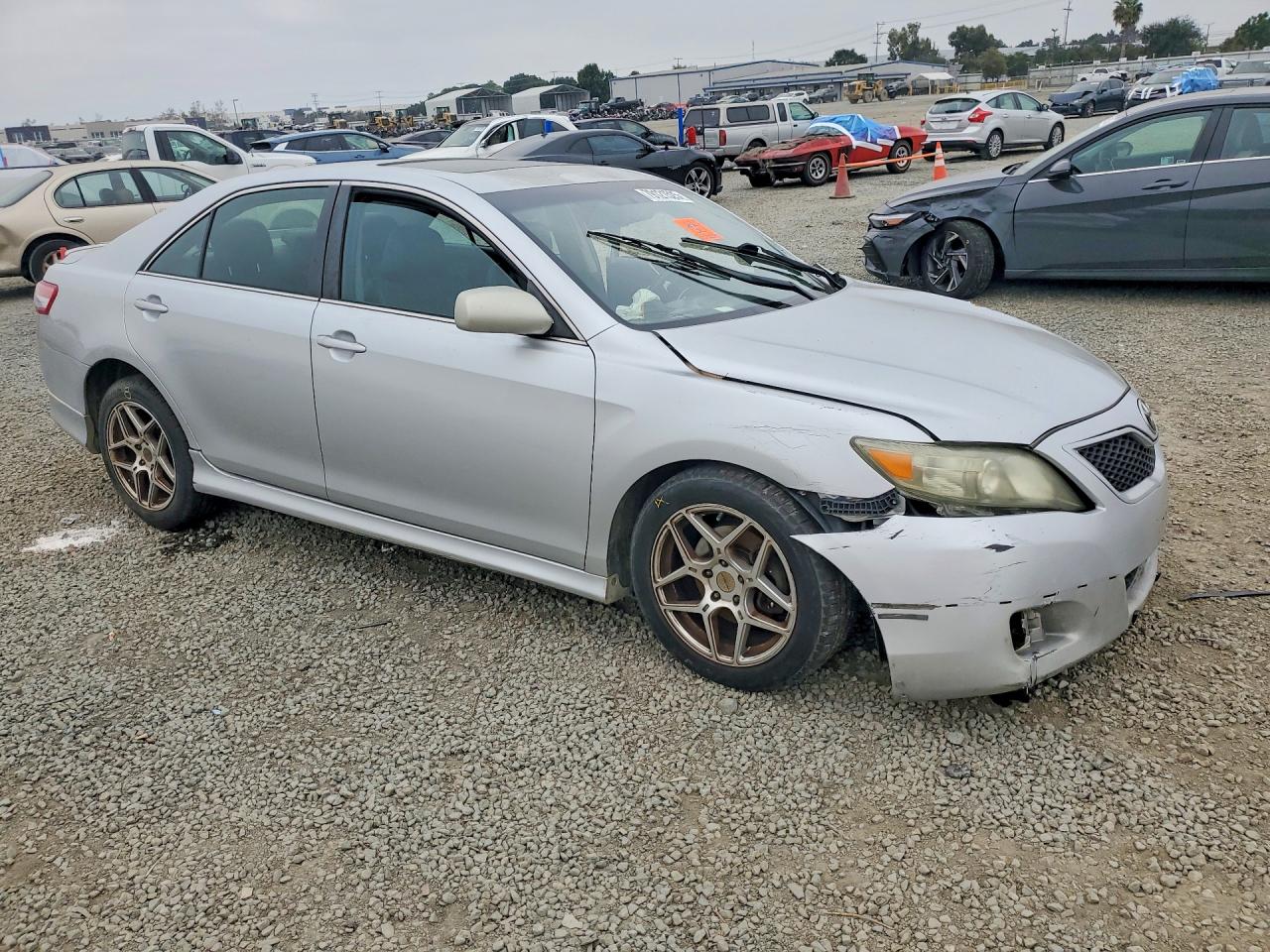 2011 TOYOTA CAMRY photo 4