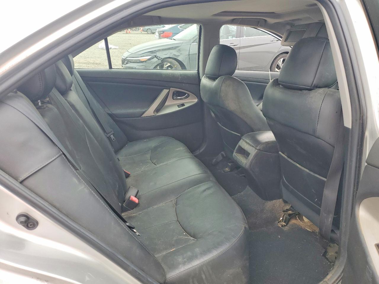 2011 TOYOTA CAMRY photo 10