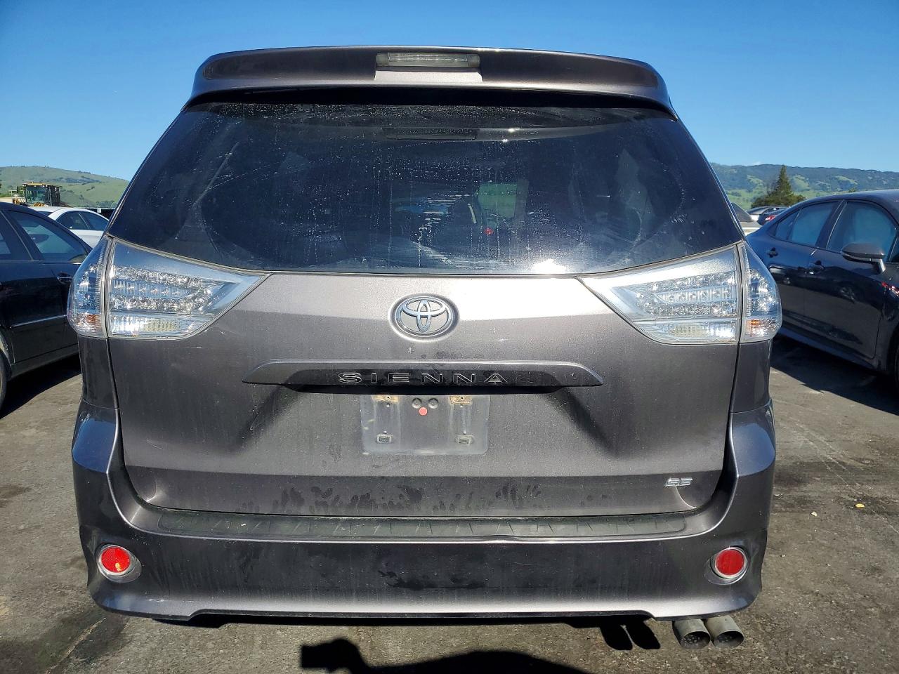 2014 TOYOTA SIENNA SE 8-PASSENGER photo 11