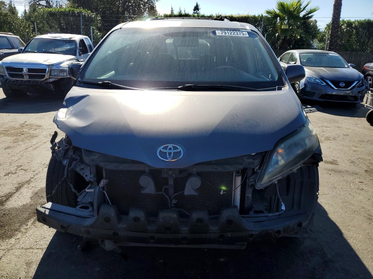 2014 TOYOTA SIENNA SE 8-PASSENGER photo 9