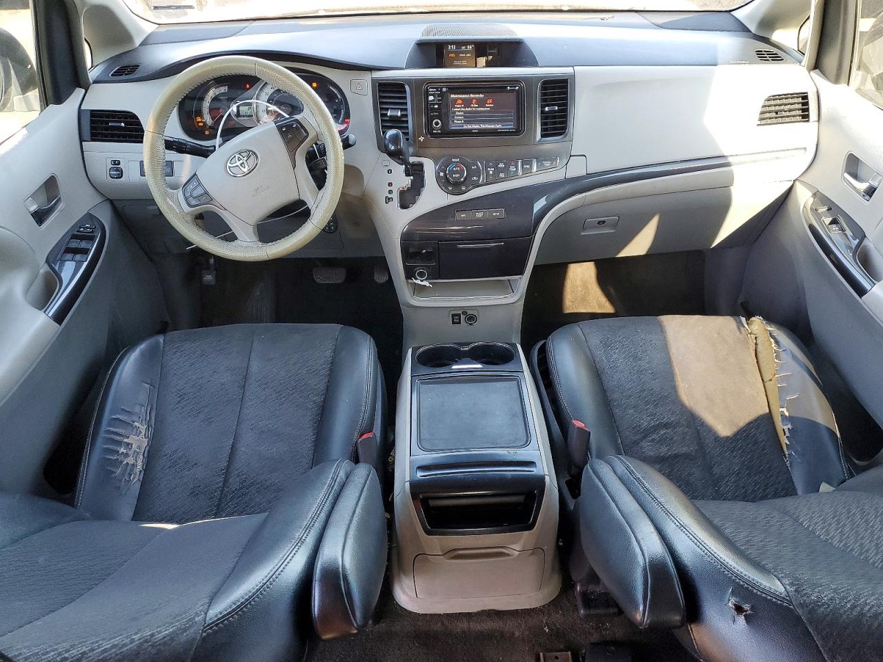 2014 TOYOTA SIENNA SE 8-PASSENGER photo 15
