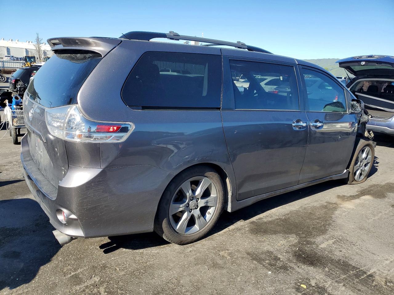 2014 TOYOTA SIENNA SE 8-PASSENGER photo 5