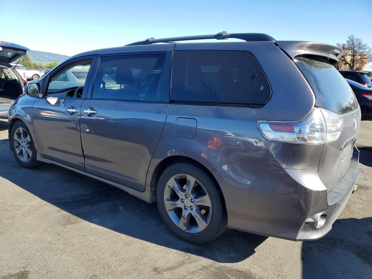 2014 TOYOTA SIENNA SE 8-PASSENGER photo 3