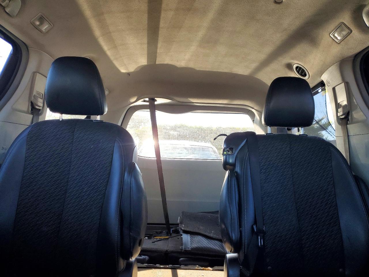 2014 TOYOTA SIENNA SE 8-PASSENGER photo 19