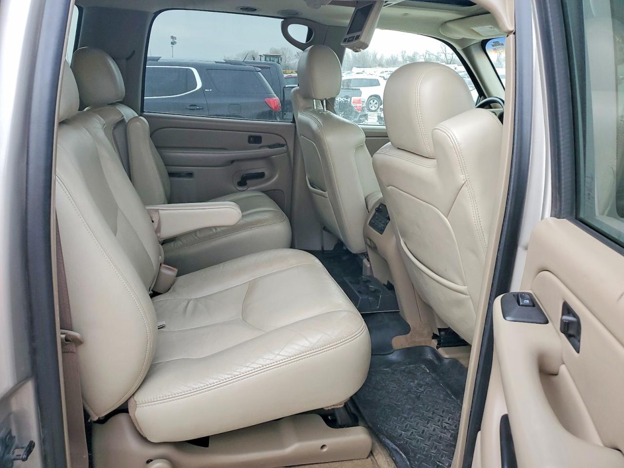 2004 CHEVROLET SUBURBAN K1500 photo 11