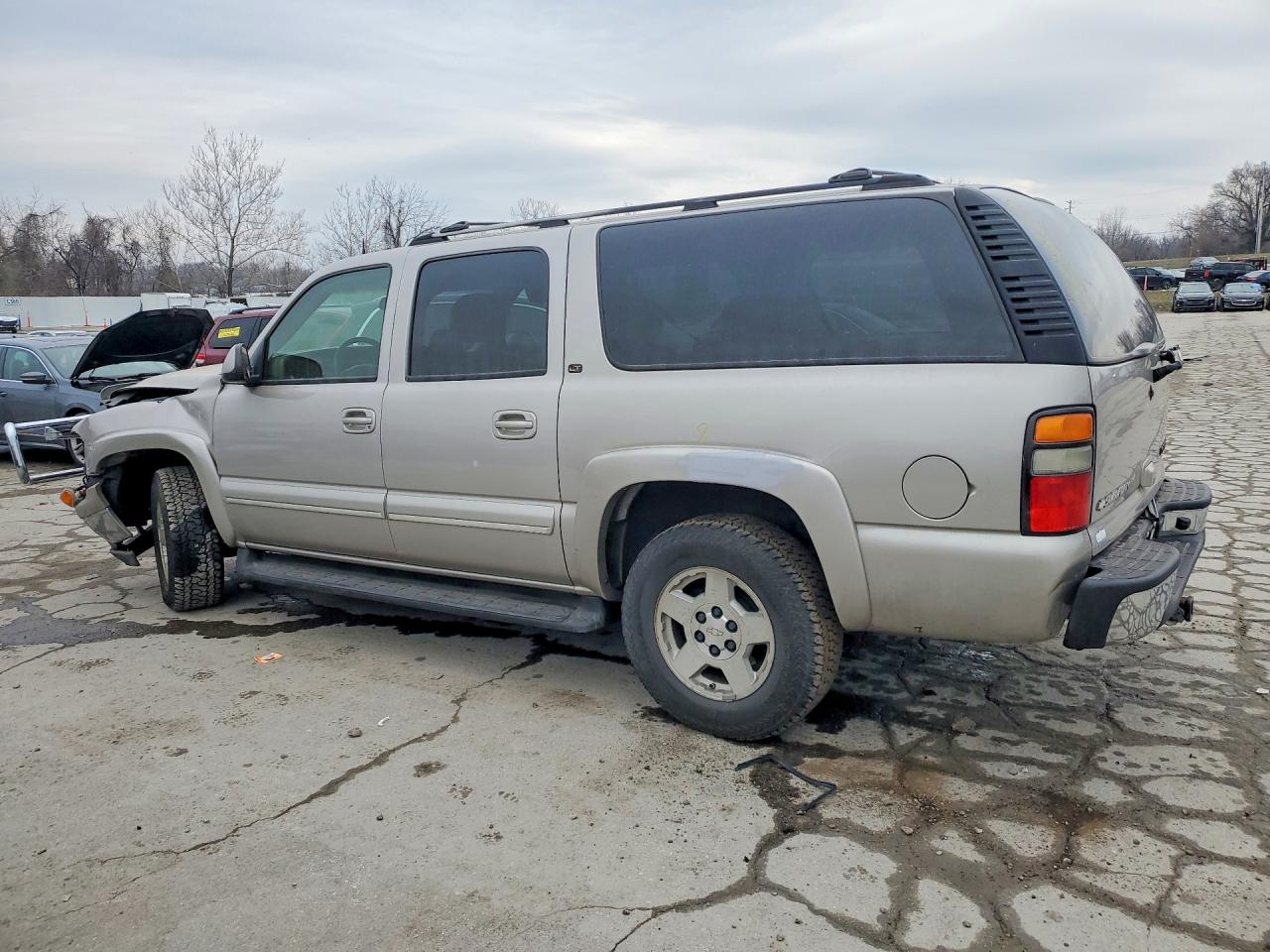 2004 CHEVROLET SUBURBAN K1500 photo 2