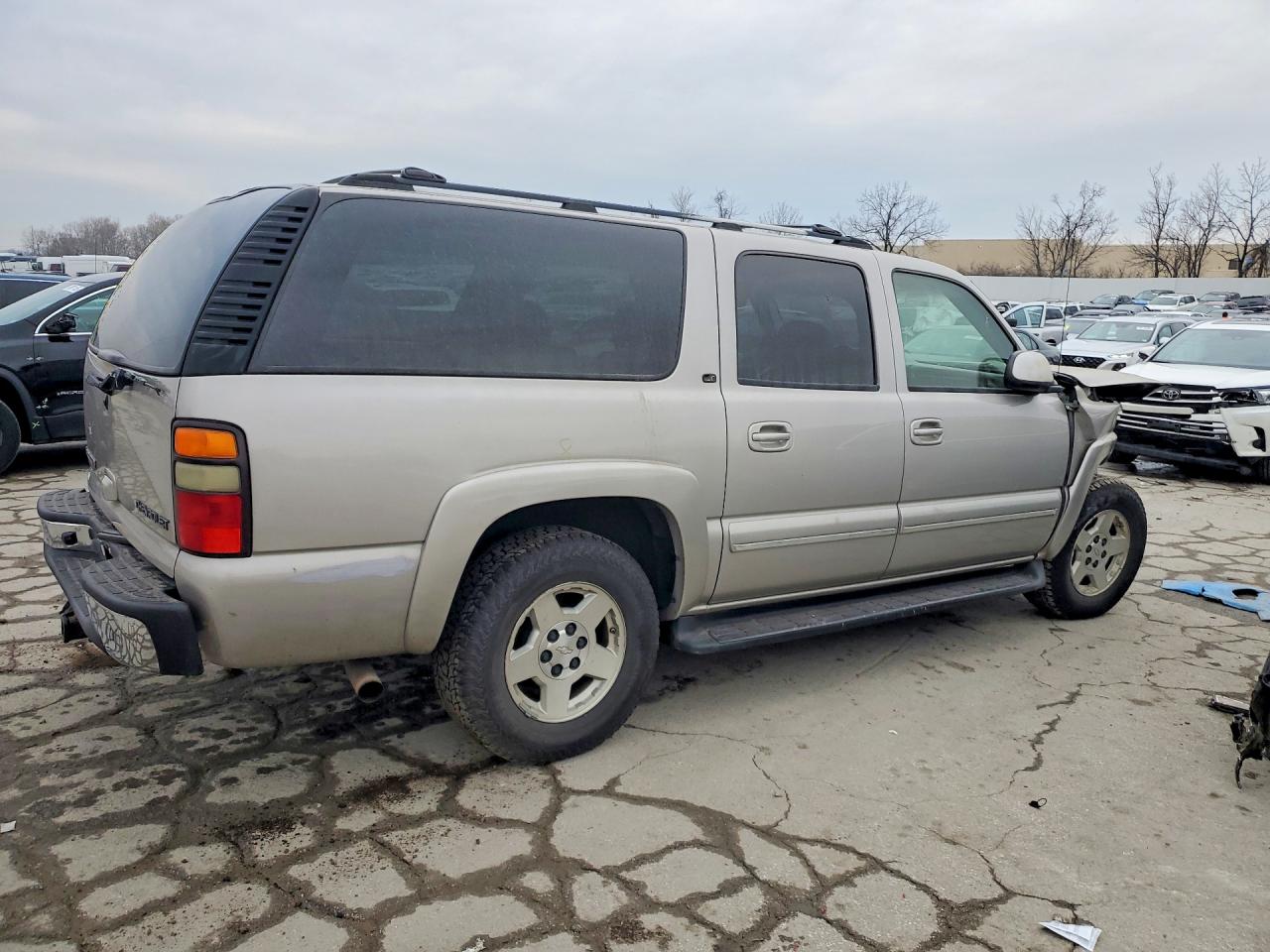 2004 CHEVROLET SUBURBAN K1500 photo 3