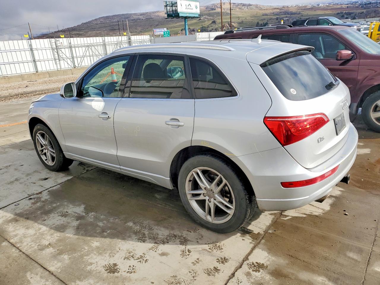 2010 AUDI Q5 PREMIUM PLUS photo 2