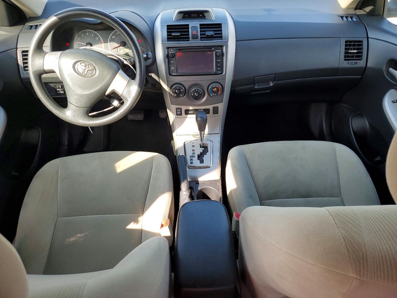 2013 TOYOTA COROLLA LE photo 8