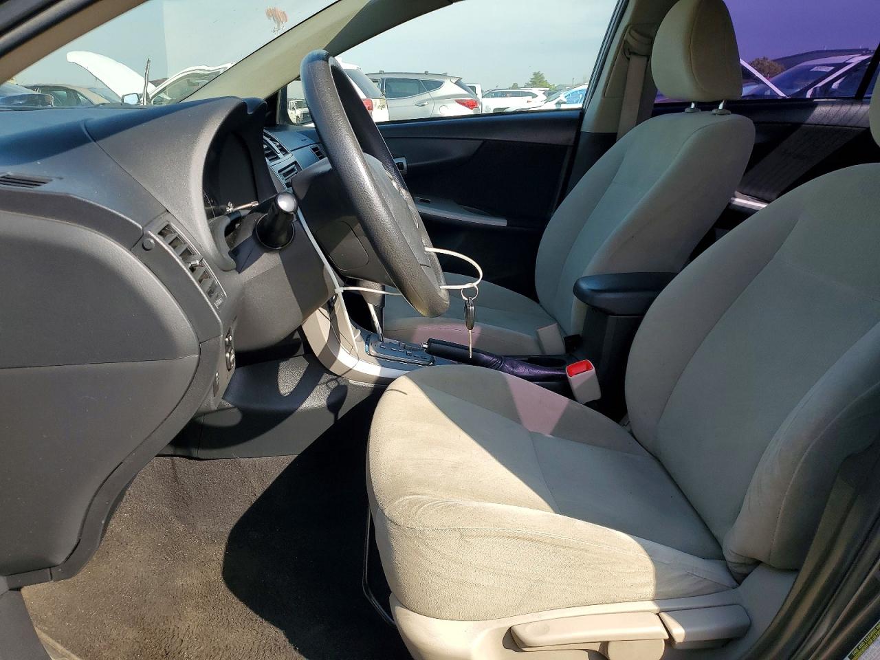 2013 TOYOTA COROLLA LE photo 7