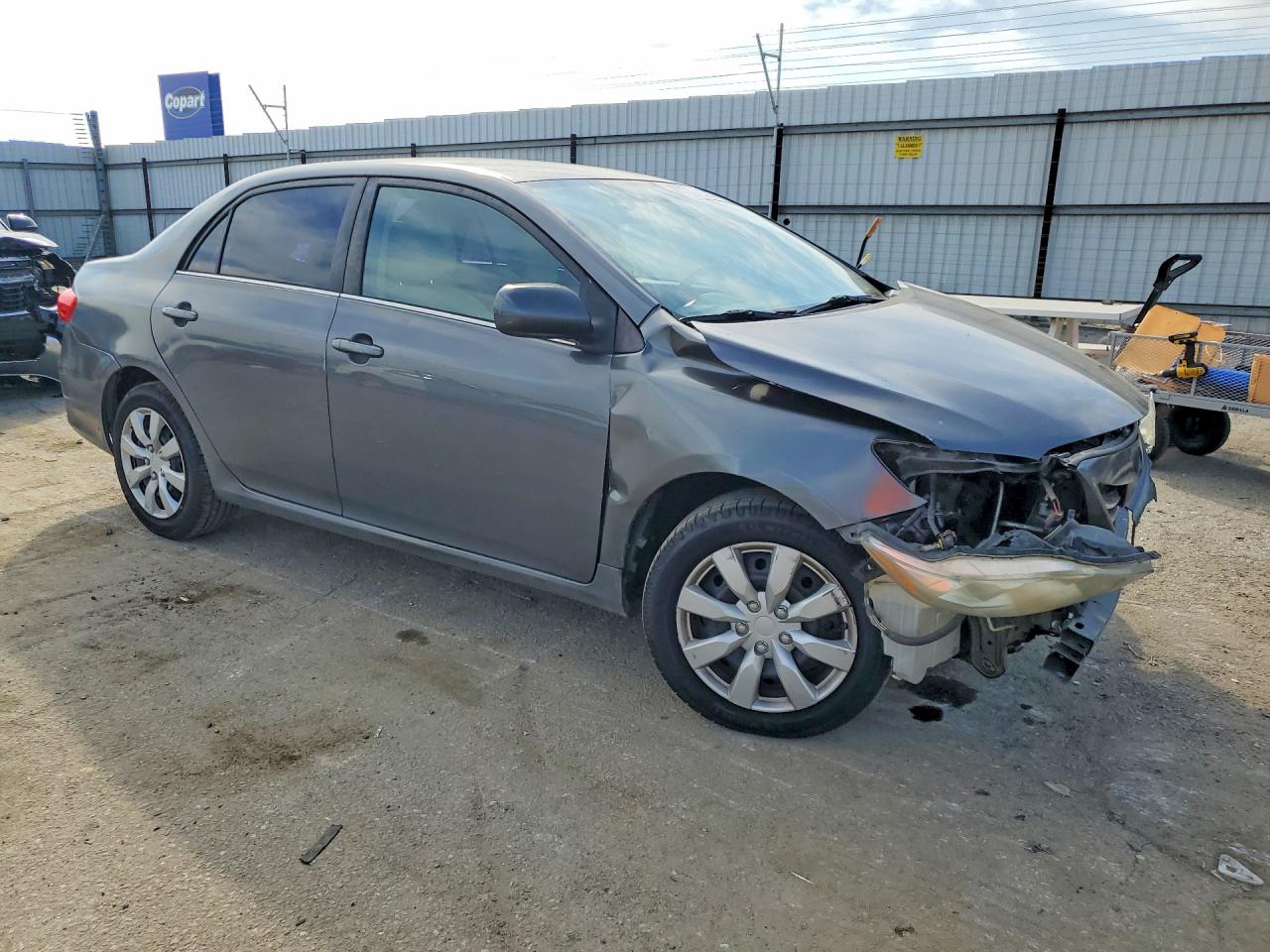 2013 TOYOTA COROLLA LE photo 4