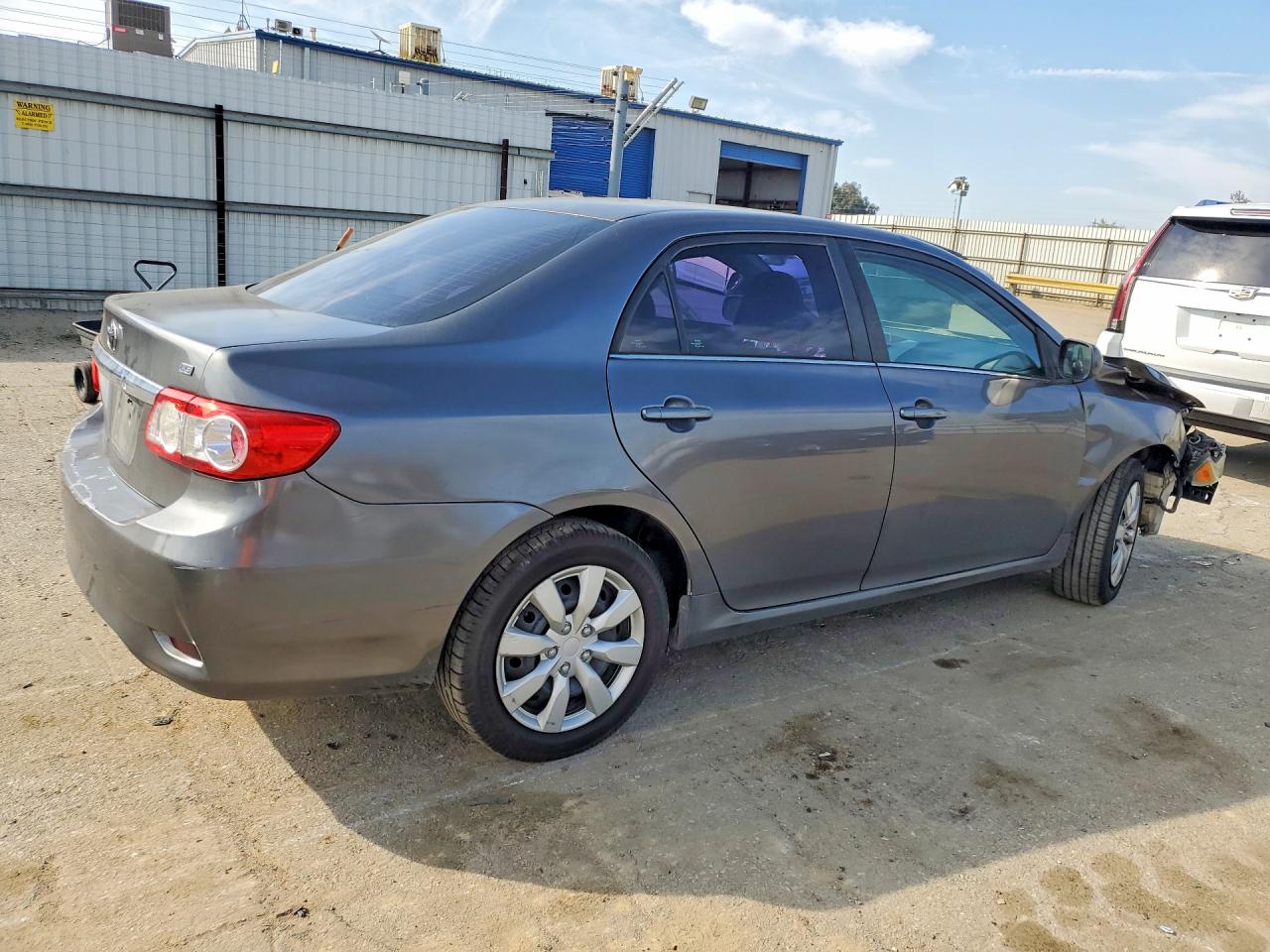 2013 TOYOTA COROLLA LE photo 3