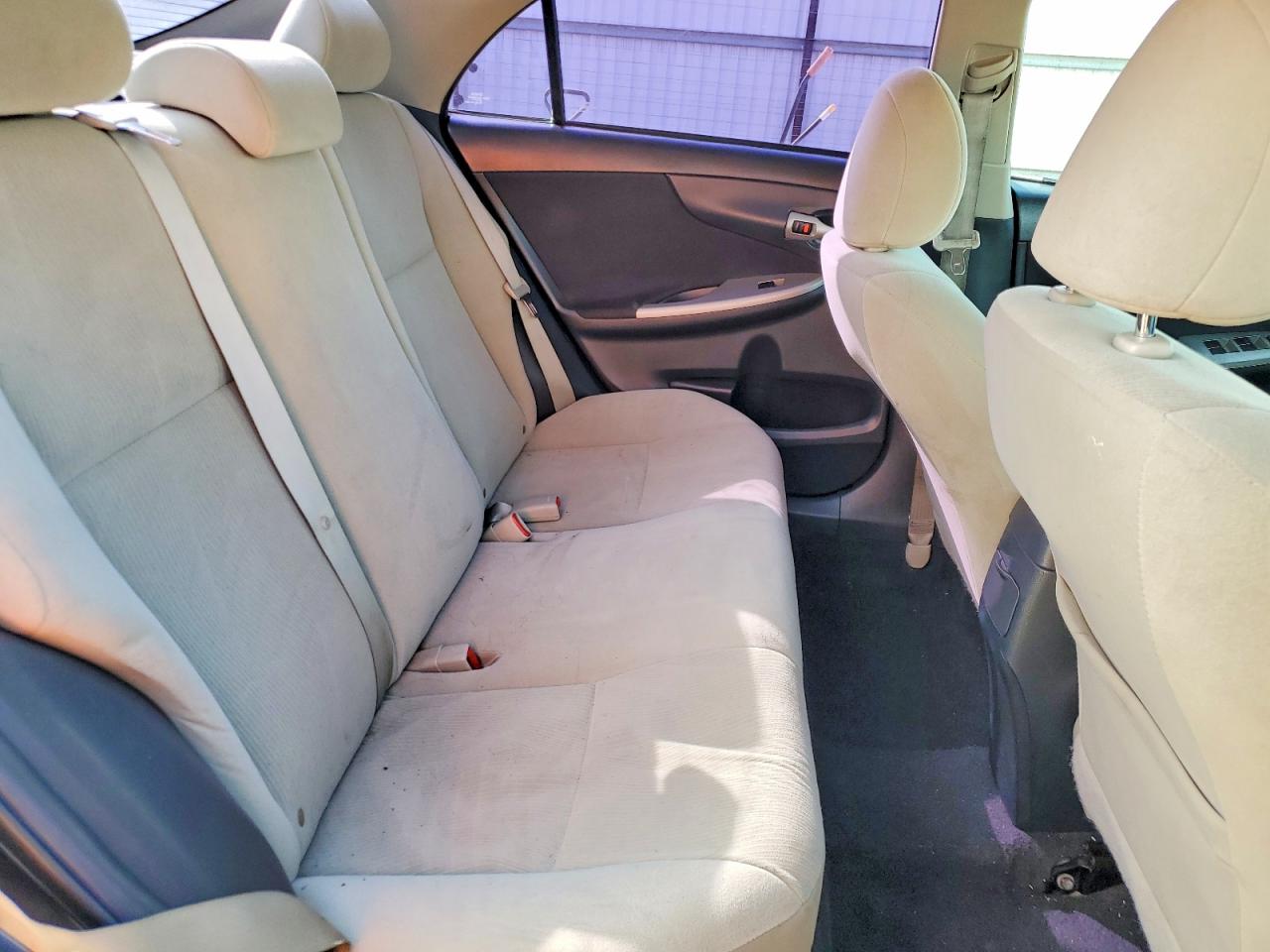 2013 TOYOTA COROLLA LE photo 10