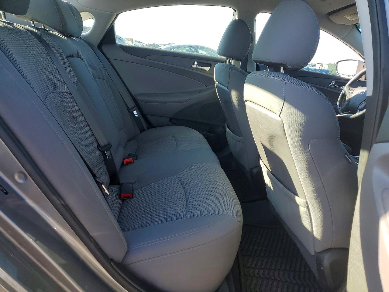 2012 HYUNDAI SONATA GLS photo 28