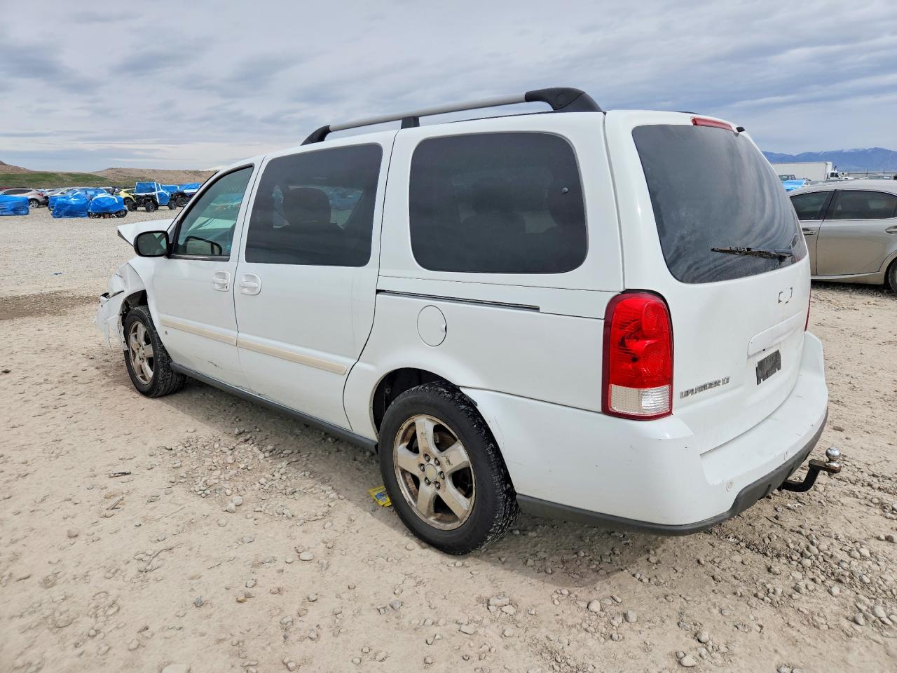 2007 CHEVROLET UPLANDER LT photo 2