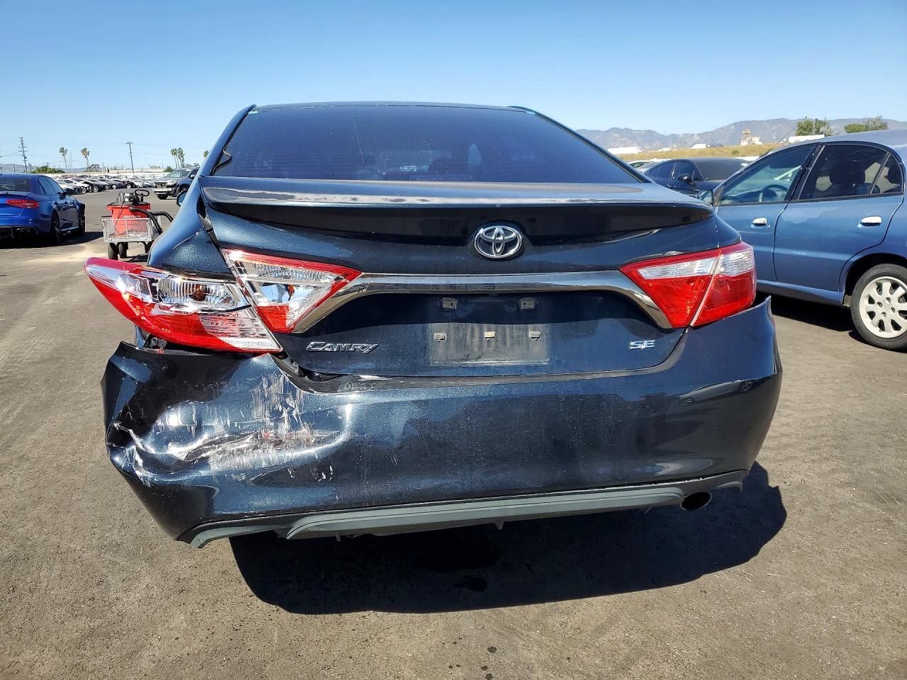 2016 TOYOTA CAMRY photo 6