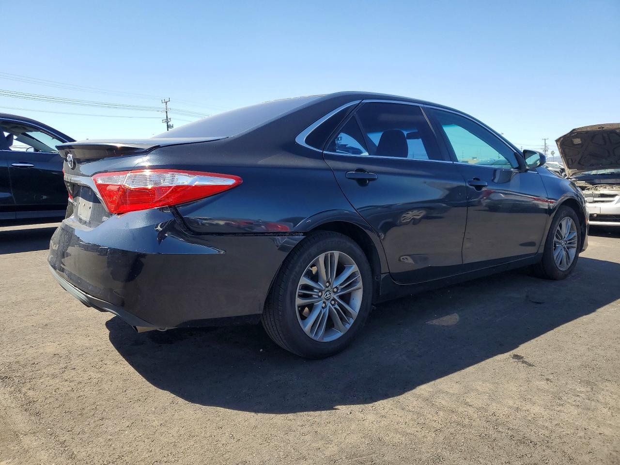 2016 TOYOTA CAMRY photo 3
