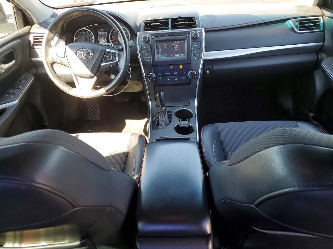 2016 TOYOTA CAMRY photo 8