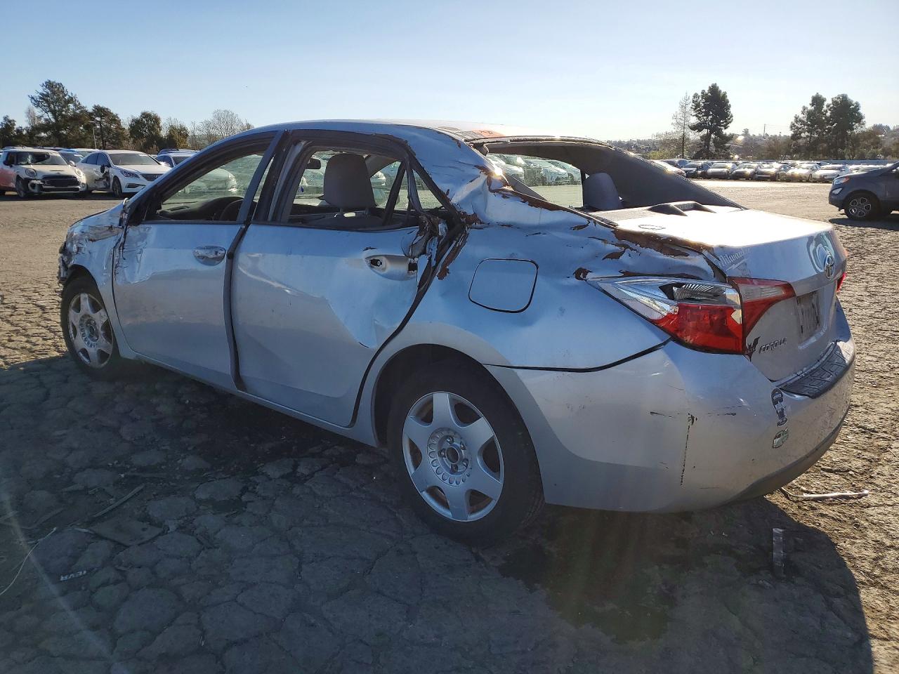 2016 TOYOTA COROLLA LE photo 2