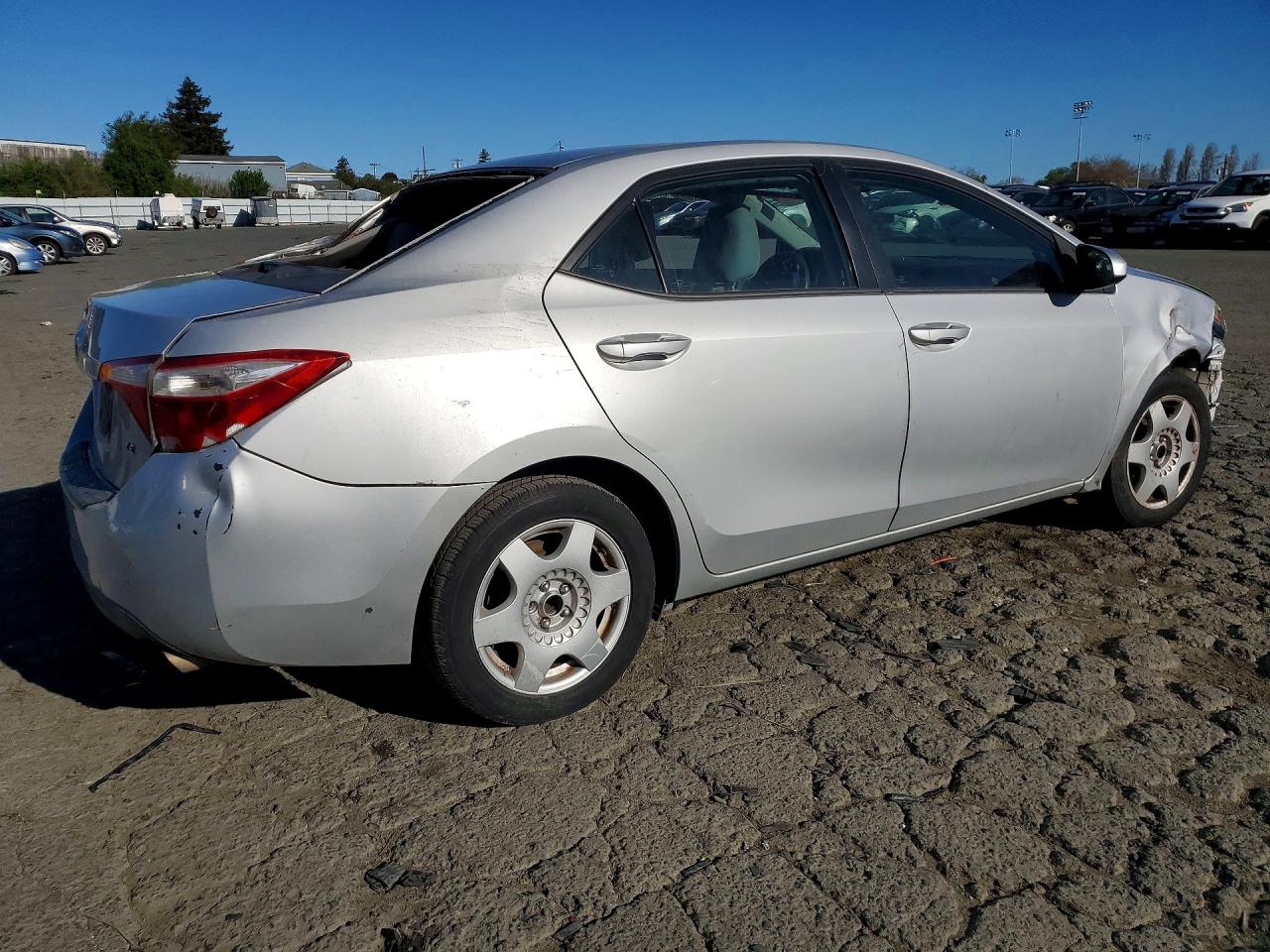 2016 TOYOTA COROLLA LE photo 3