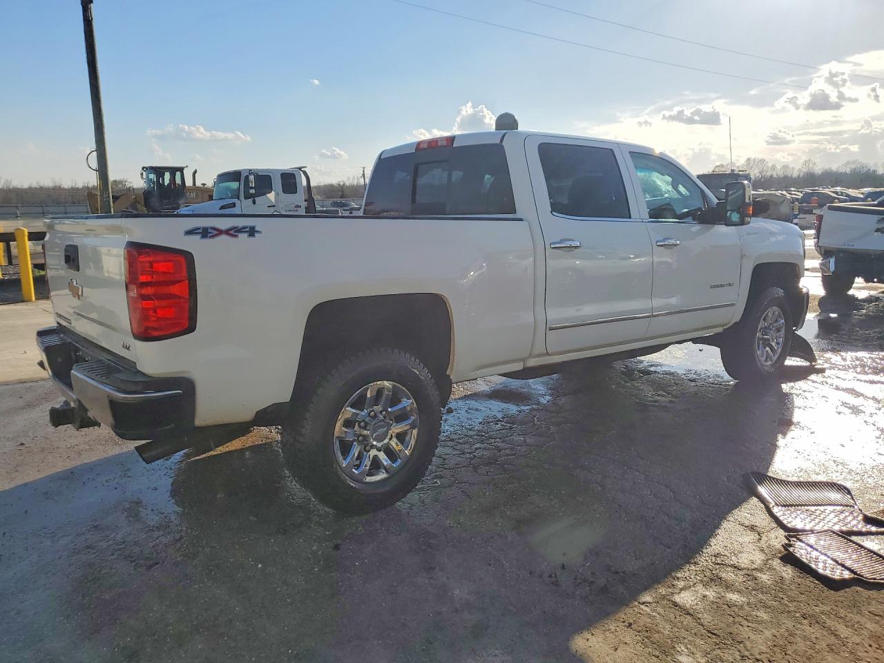 2015 CHEVROLET SILVERADO K2500 HEAVY DUTY LTZ photo 3