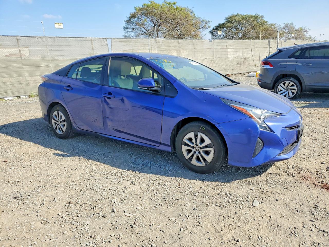 2016 TOYOTA PRIUS THREE photo 4