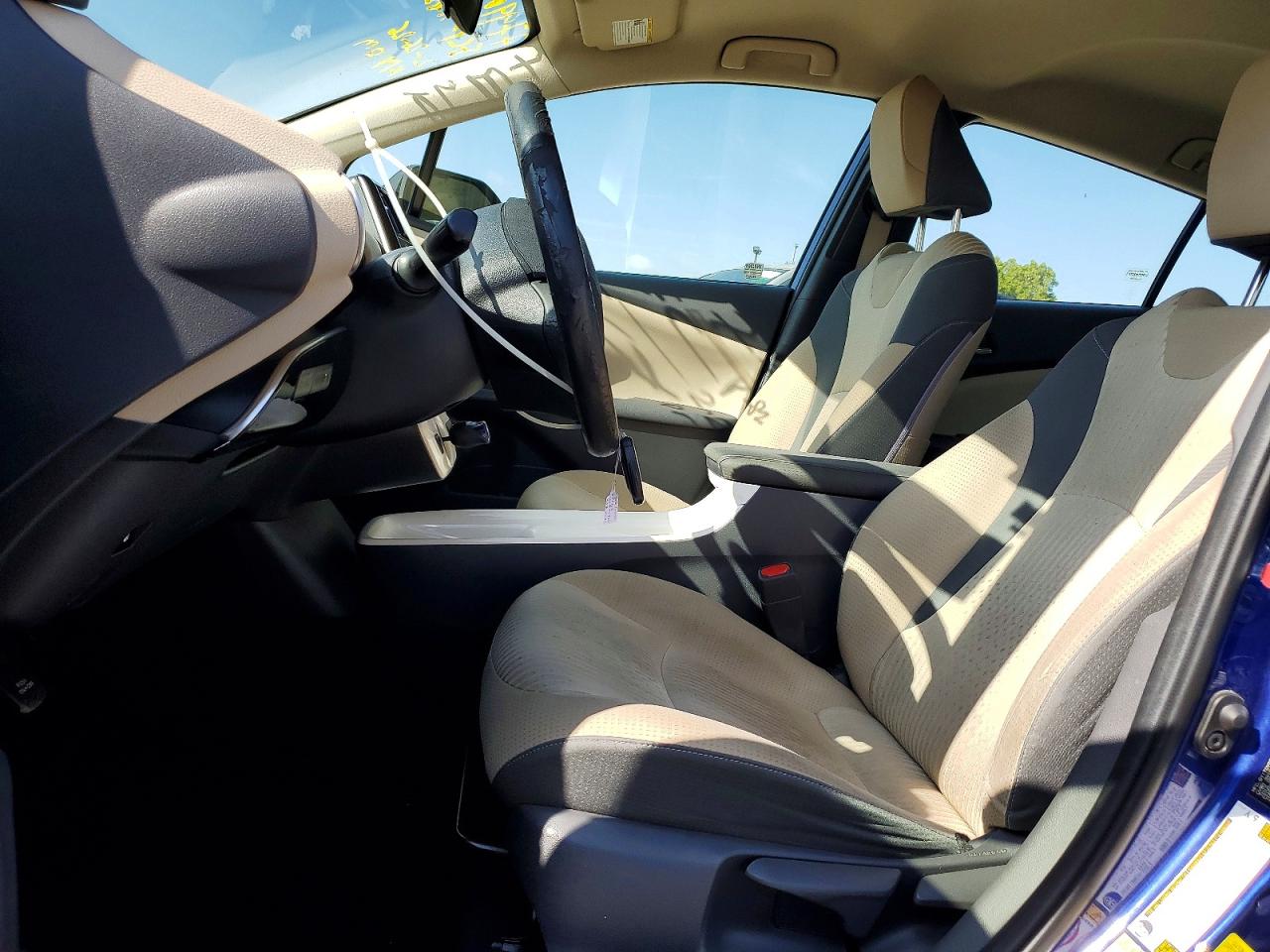 2016 TOYOTA PRIUS THREE photo 7