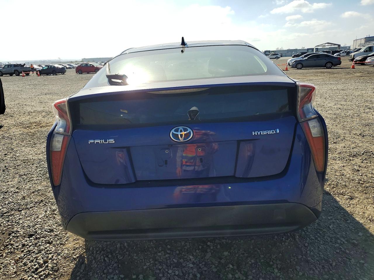 2016 TOYOTA PRIUS THREE photo 6