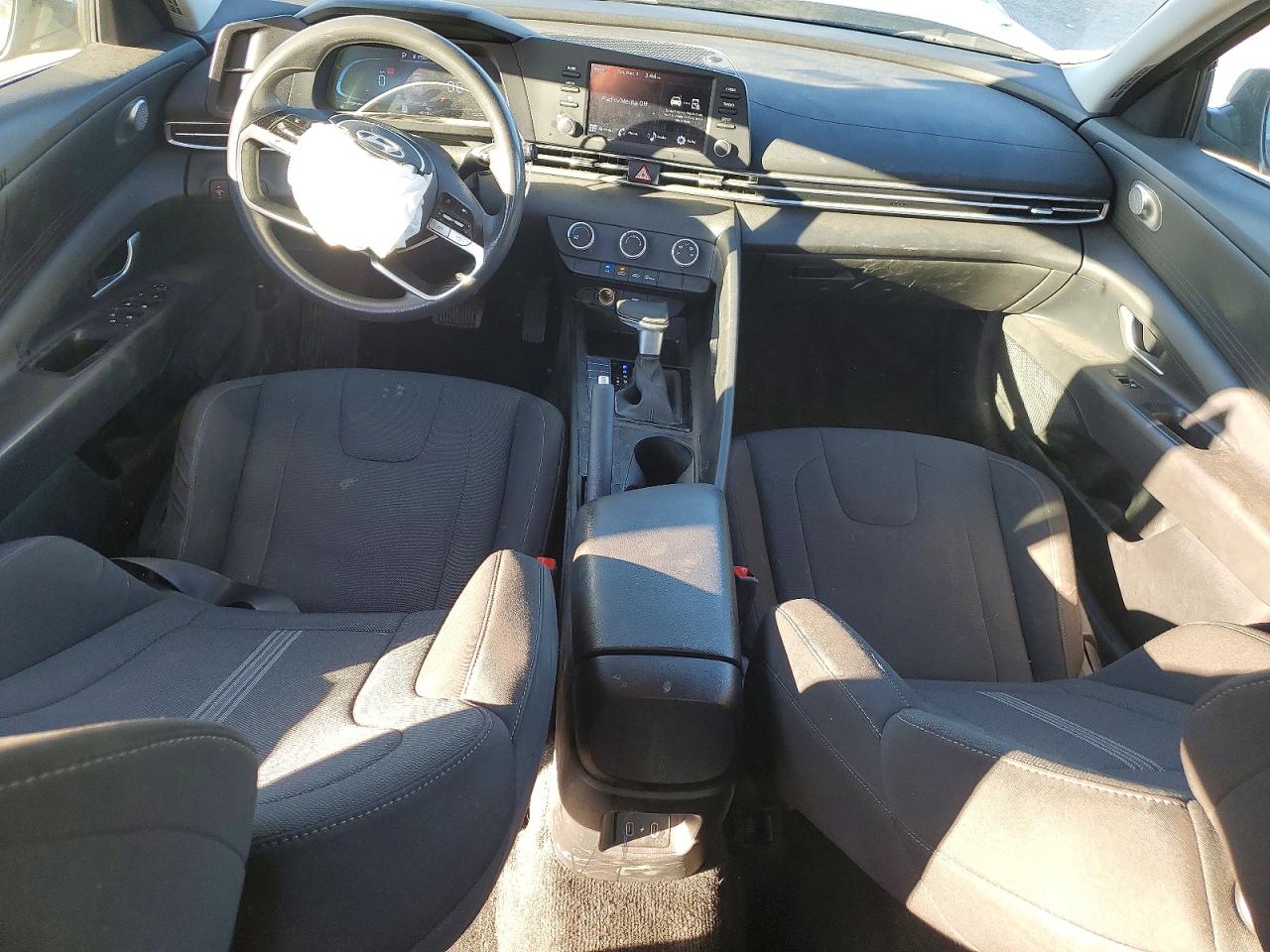 2024 HYUNDAI ELANTRA SE photo 15