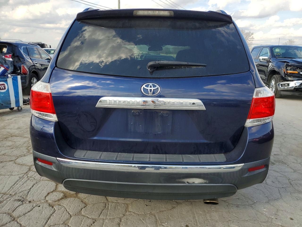 2012 TOYOTA HIGHLANDER SE photo 6