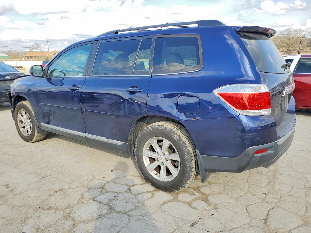 2012 TOYOTA HIGHLANDER SE photo 2