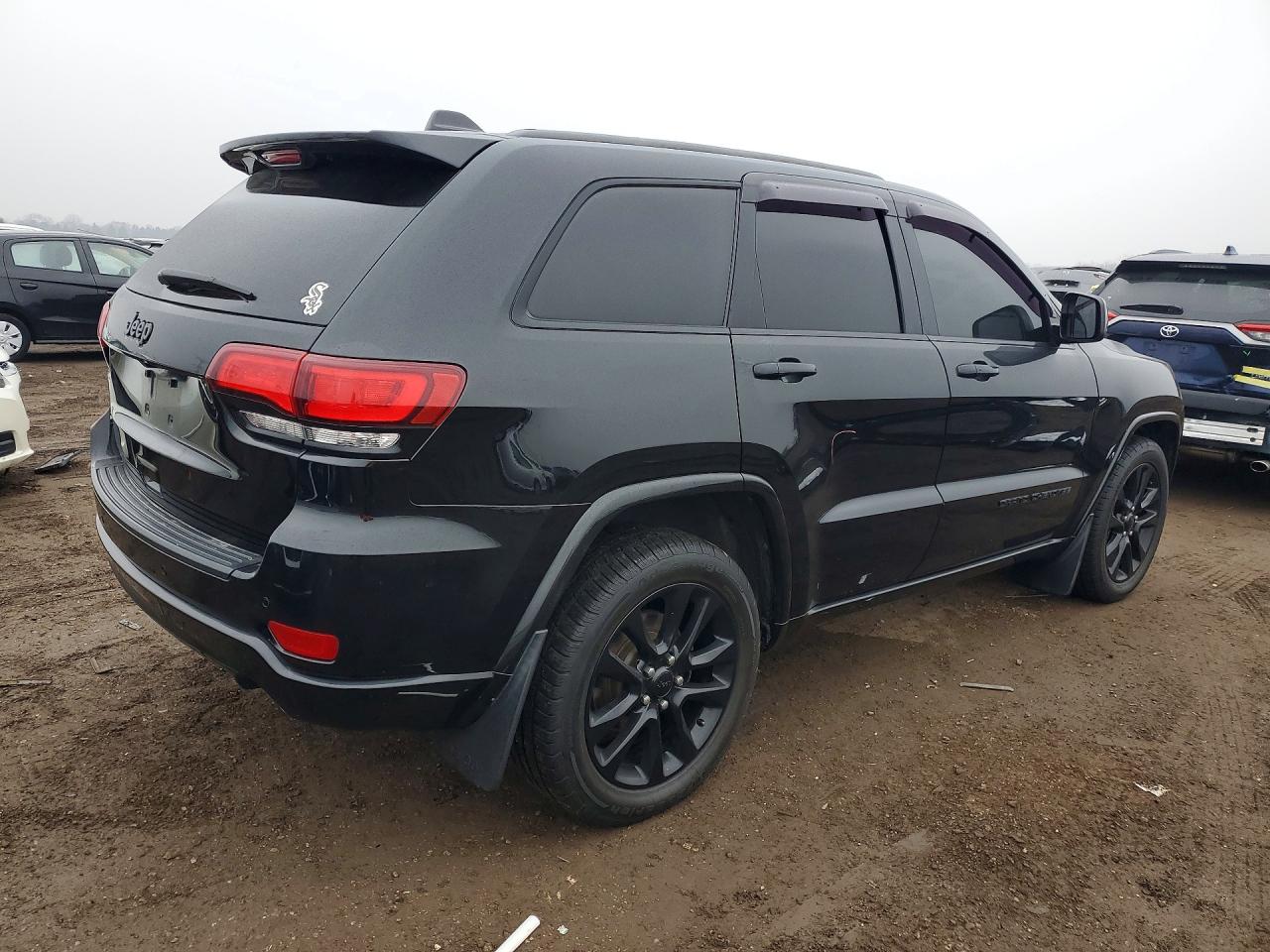 2018 JEEP GRAND CHEROKEE LAREDO photo 3