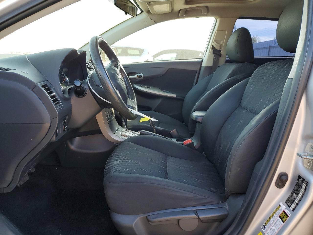 2011 TOYOTA COROLLA S photo 13