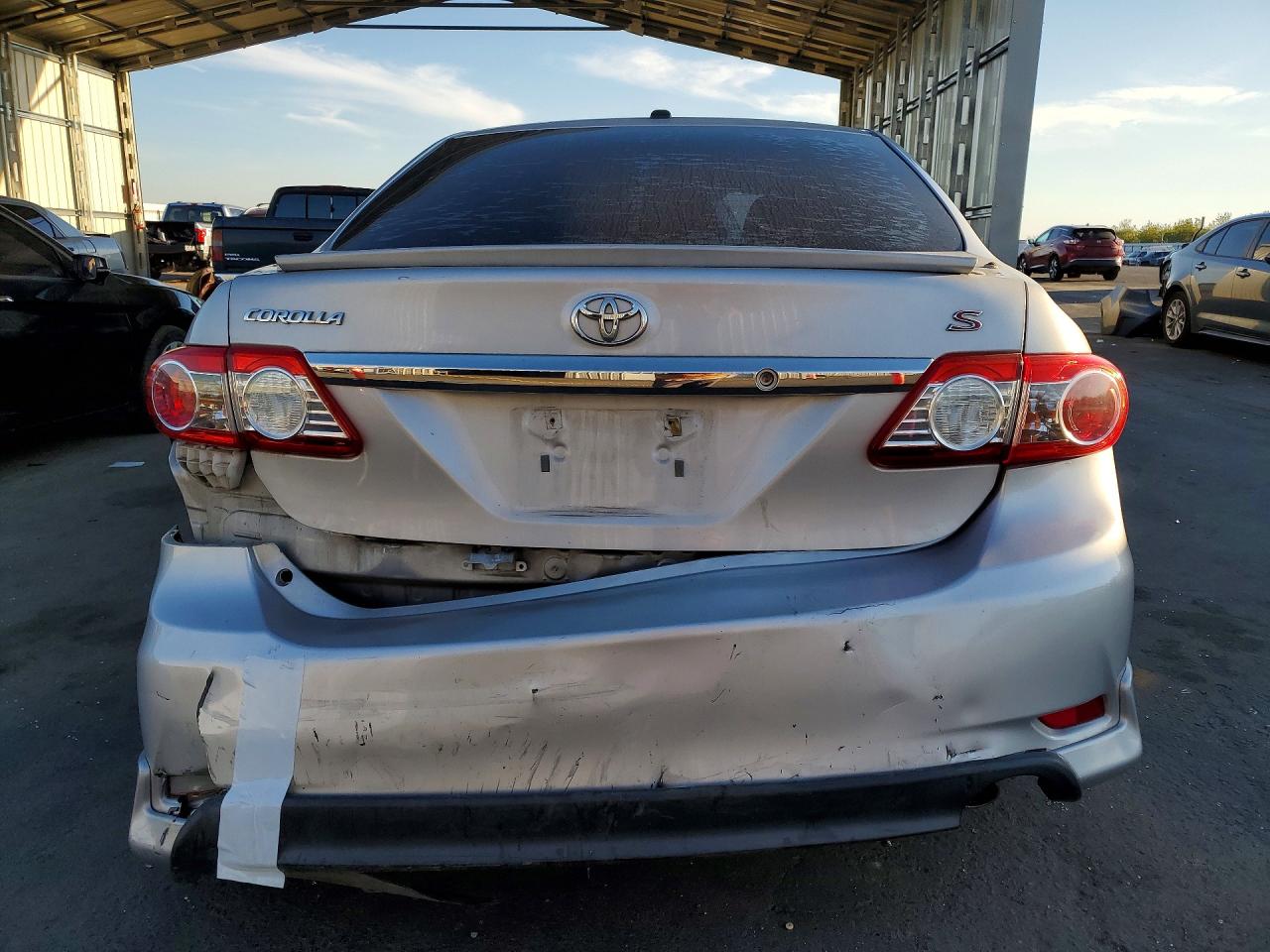 2011 TOYOTA COROLLA S photo 11