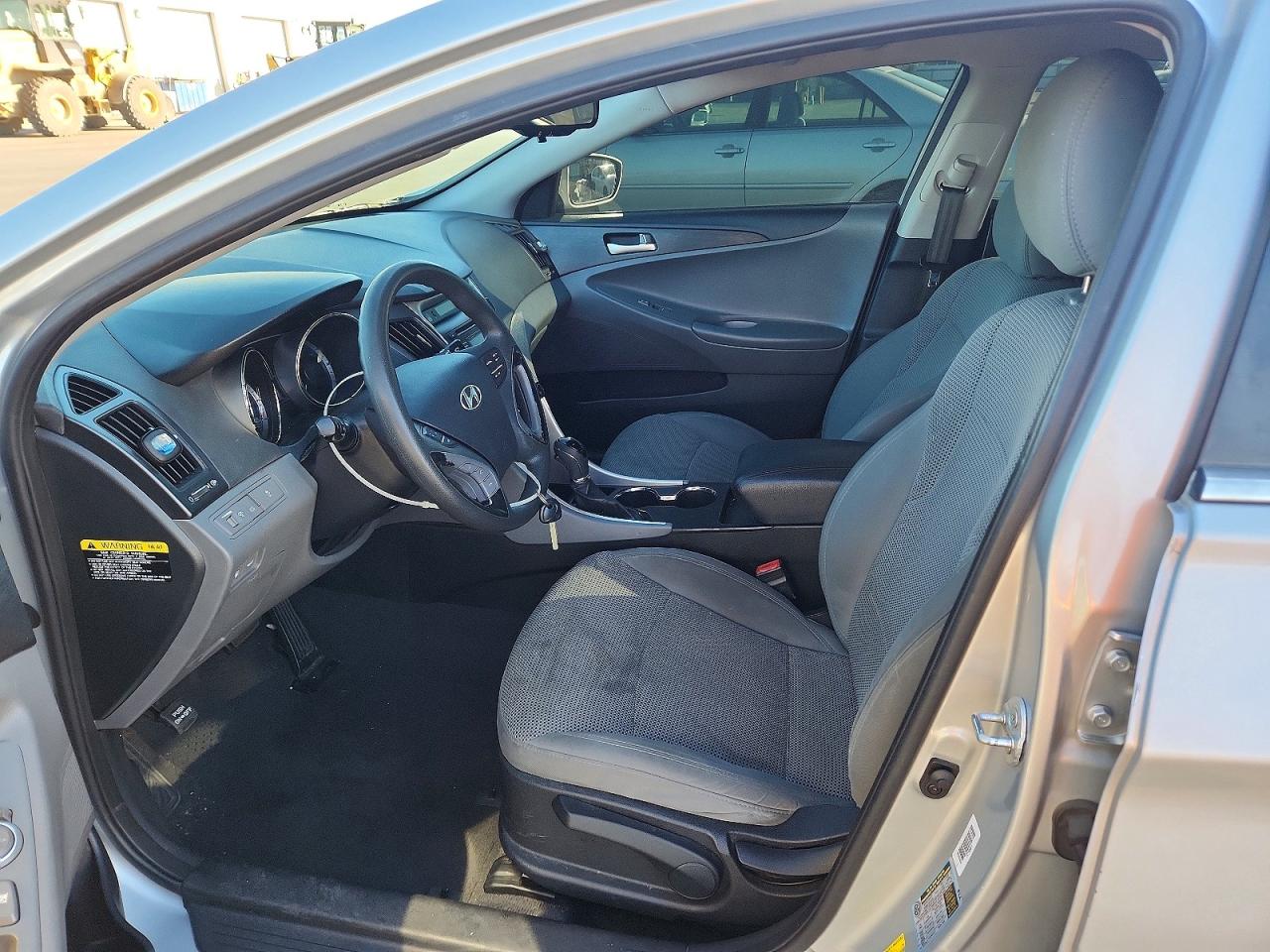 2013 HYUNDAI SONATA GLS photo 19