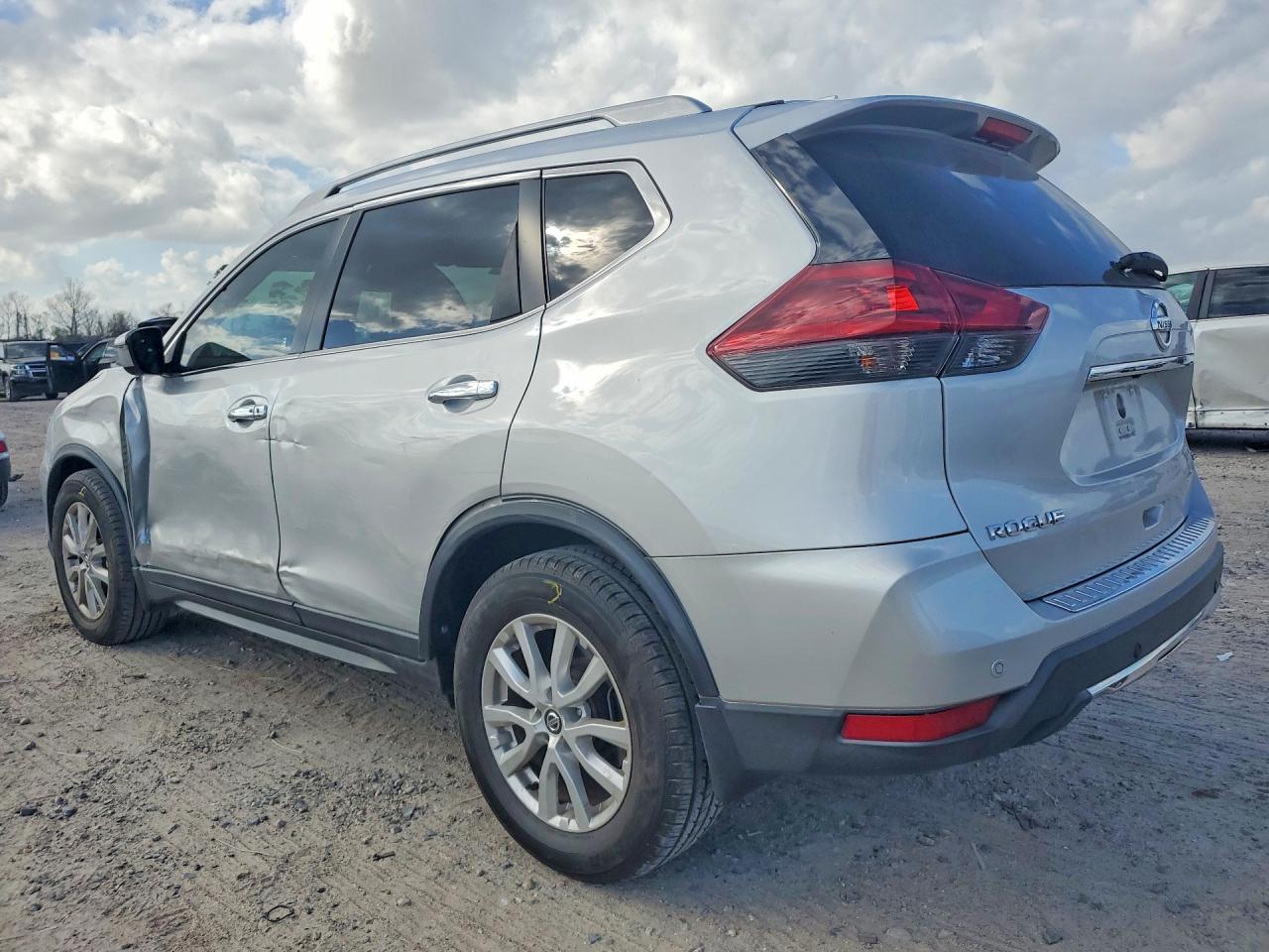 2019 NISSAN ROGUE SV photo 2
