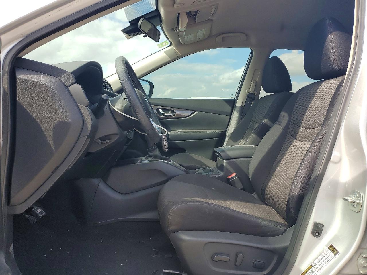 2019 NISSAN ROGUE SV photo 7
